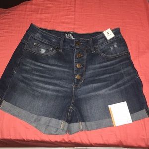 Super cute high waisted blue jean shorts